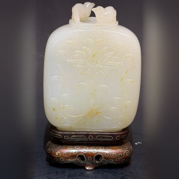 Chinese Jiaqing greenish-white nephrite jade snuff bottle on a stand